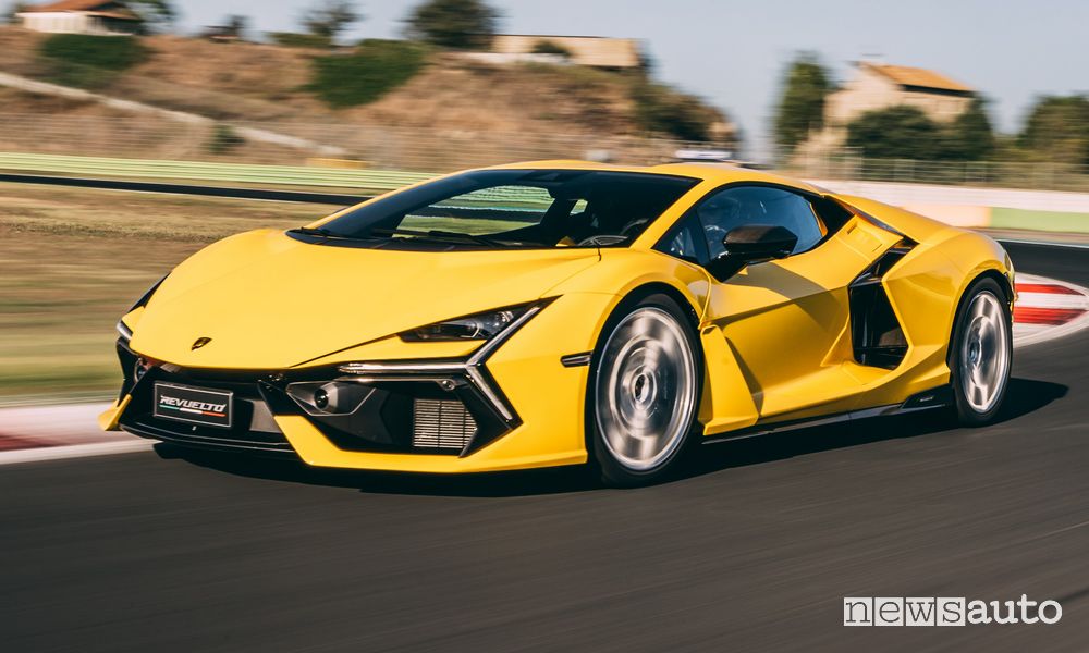 Lamborghini Revuelto in pista a Vallelunga