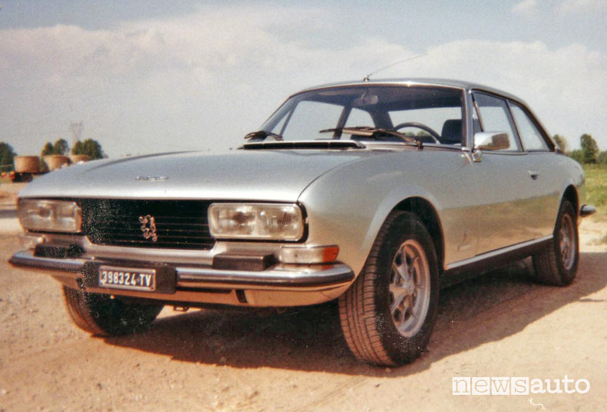 Vista di profilo Peugeot 504 Coupè V6