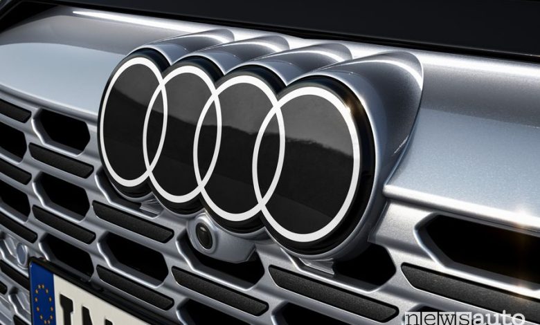 Audi Q8 Sportback e-tron quattro telecamera logo griglia anteriore