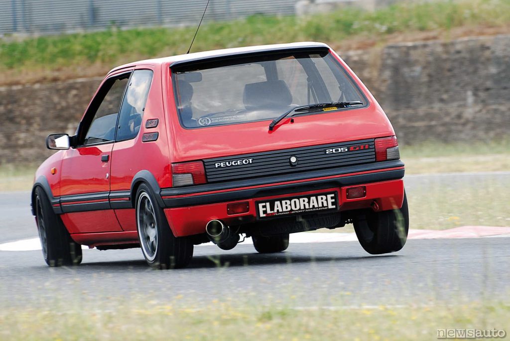 Peugeot 205 GTI cornering 