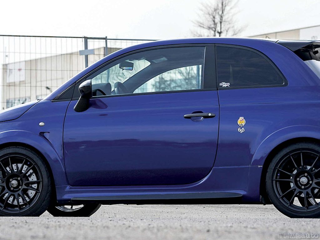 Abarth 595 blue