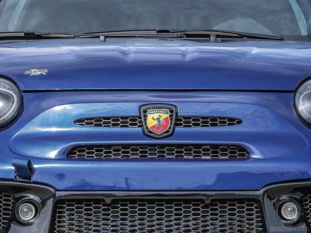 Abarth 595 blue