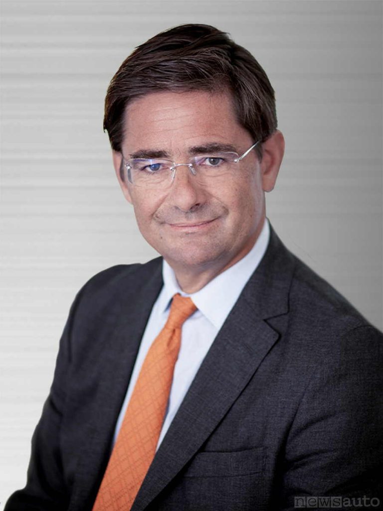 Nicolas Dufourcq Non-executive director STELLLANTIS Member of the ESG Committee