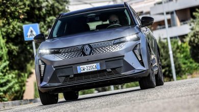 Renault Scenic E-Tech Esprit Alpine su strada